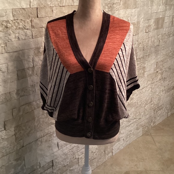 Left on Houston Color-Blocking Sweater - Picture 1 of 11